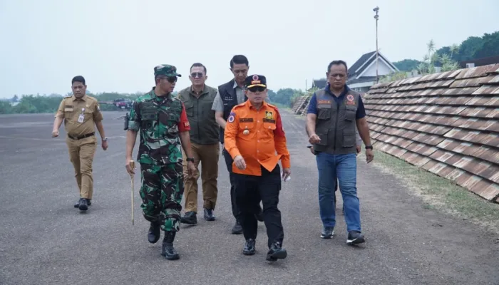 Gubernur Al Haris Bersama Danrem 042/Gapu Patroli Udara Tinjau Karhutla di Tanjab Timur